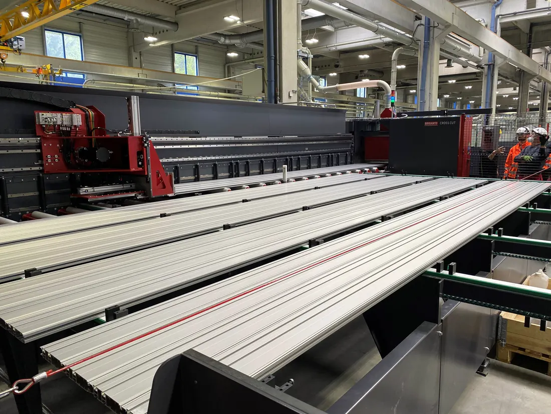 Machine de sciage de profilés aluminium